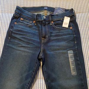 Never worn dark wash Madewell jeans